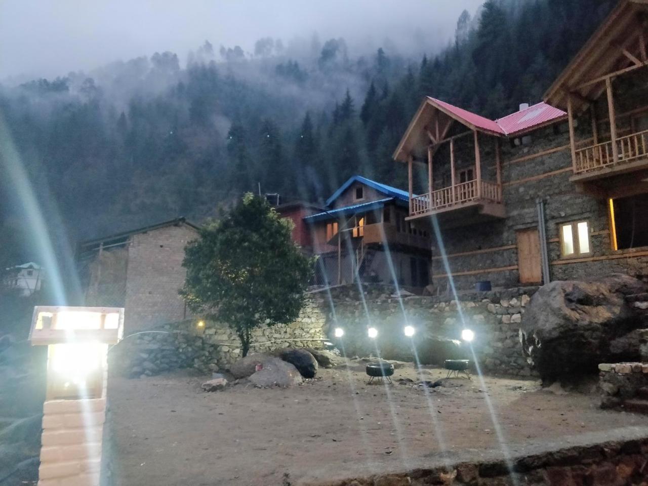 Offbeat Abodes - Tirthan Valley Banjār 外观 照片